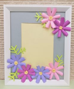 ペーパーデコレーション 花の額を作ります