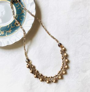 10/16 ビーズアクセサリー<つや消しパールのネックレス>