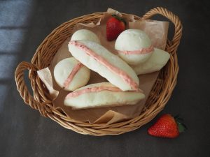 4/7「苺ミルクパン」     会場：アトリエ・ウィークエンド（中央市山之神）締切3/31